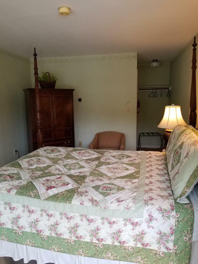 Hawk Mountain Bed & Breakfast Kempton Room photo